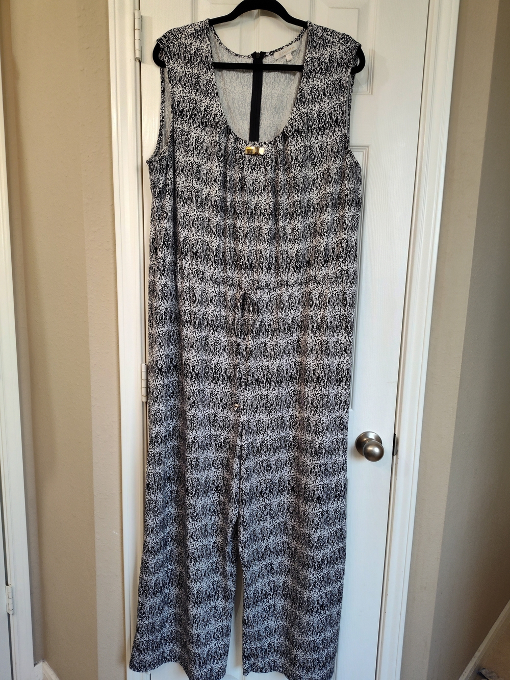 Sleeveless Black & White Printed Jumpsuit